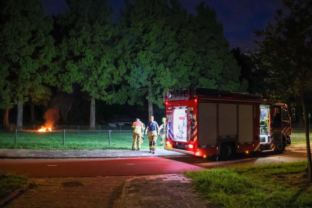 Scooterbrand in park mogelijk aangestoken
