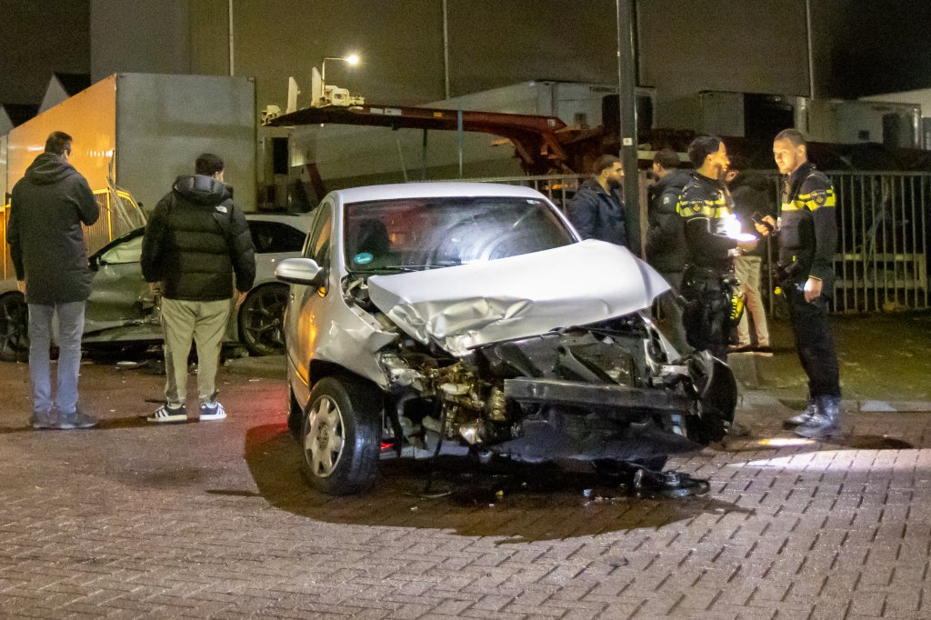 Hekwerk doorboort voorruit van onderzeeer na aanrijding