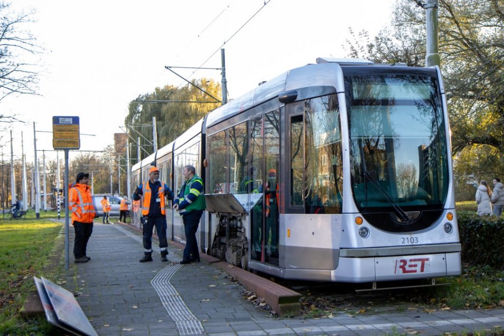 Tram ontspoort bij eindpunt